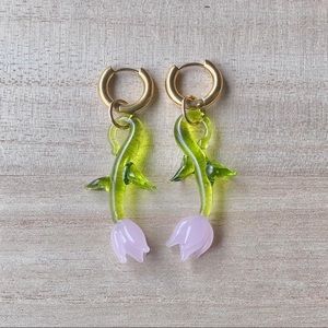 Hanging tulip earrings